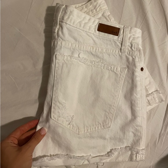 White Abercrombie shorts - Picture 2 of 3